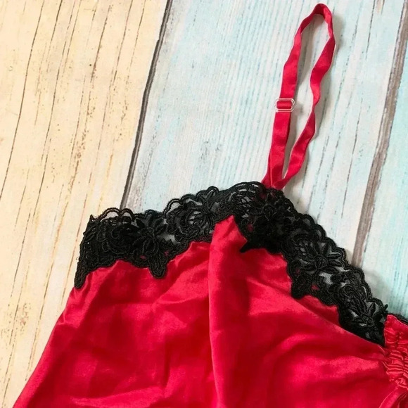 Gold label Victoria’s Secret 100% silk cami crop top - Picture 4 of 7